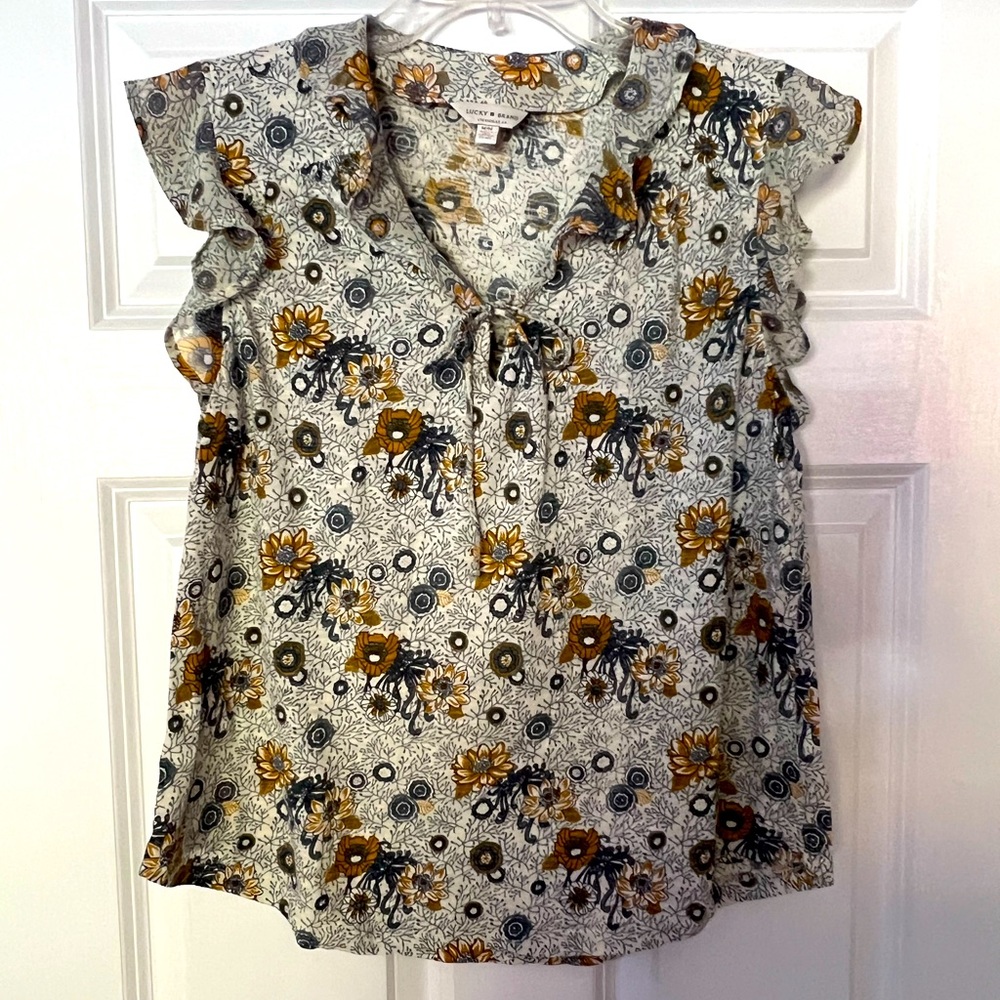 Ruffle top, sleeveless